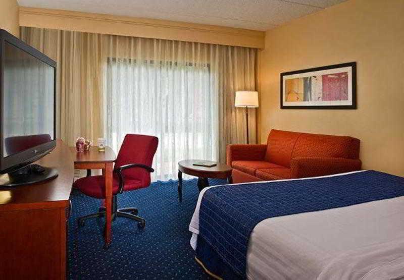 Courtyard By Marriott Raleigh Cary Hotel Room photo